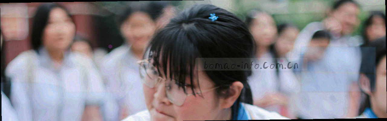旧版纸张纹理与现代界面网格在画面中央交叠，边缘以蓝晒风格线条收束